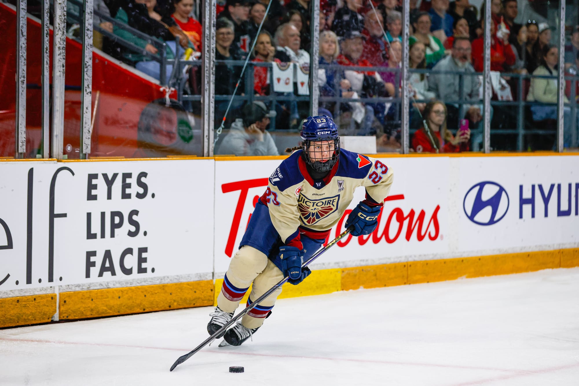 Erin Ambrose carries the puck