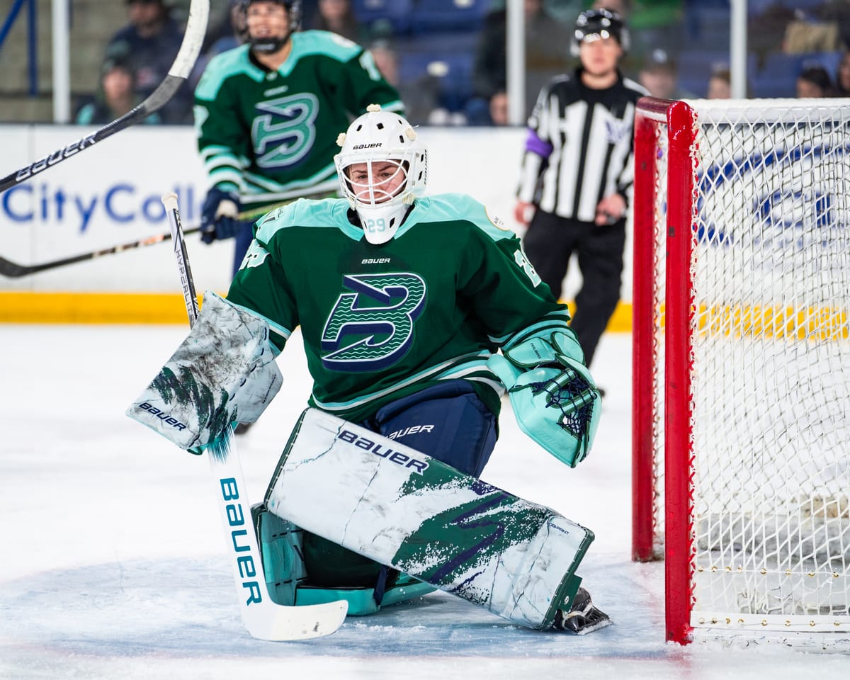 Söderberg, Peslarová and Neubaurová Sign in Europe