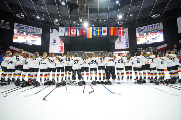 Germany celebrates Pool B win vs China