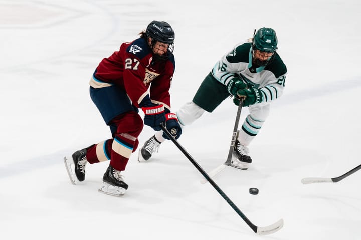 Montréal Victoire skater red sweater number 27 next to Boston Fleet skater wearing green and white